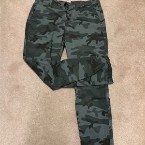 GAP Camouflage Ankle Pants